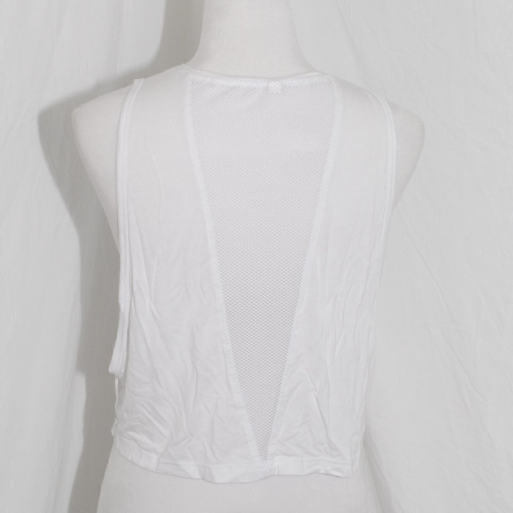 Mesh Peekaboo Back Crop Top Womens Medium White Muscle Shirt Exercise EUC
